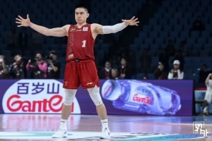 31岁的陈盈骏，带着“使命感”打篮球